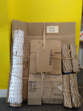 Charger l&#39;image dans la galerie, Pack 12 cartons + 1 adhésif + protections emballage carton. Le Pack carton vaisselle est conçu pour vous permettre d’emballer votre vaisselle dans des cartons adaptés avec les protections nécessaires.