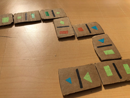Ce jeu de 25 dominos pour enfants est fabriqué en carton réemployé par nos salariés en insertion. Il a été créé afin d'éviter de jeter nos chutes de carton.  Prix : 3€